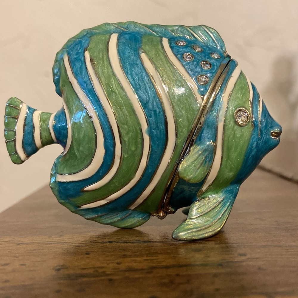 Tropical Fish Trinket Box encrusted with Swarovski crystals NEW W/ Necklace - Picture 2 of 13